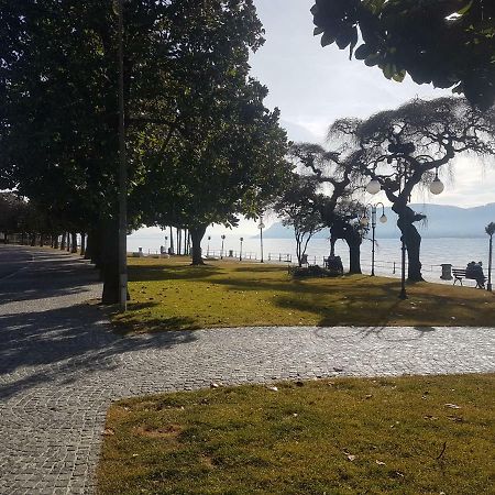 Monolocale Piano Terra Direttamente Sul Lago Verbania Exterior photo